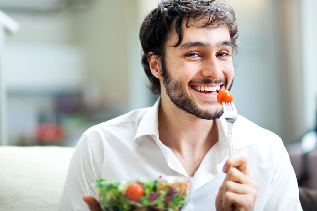 el hombre come verduras por poder