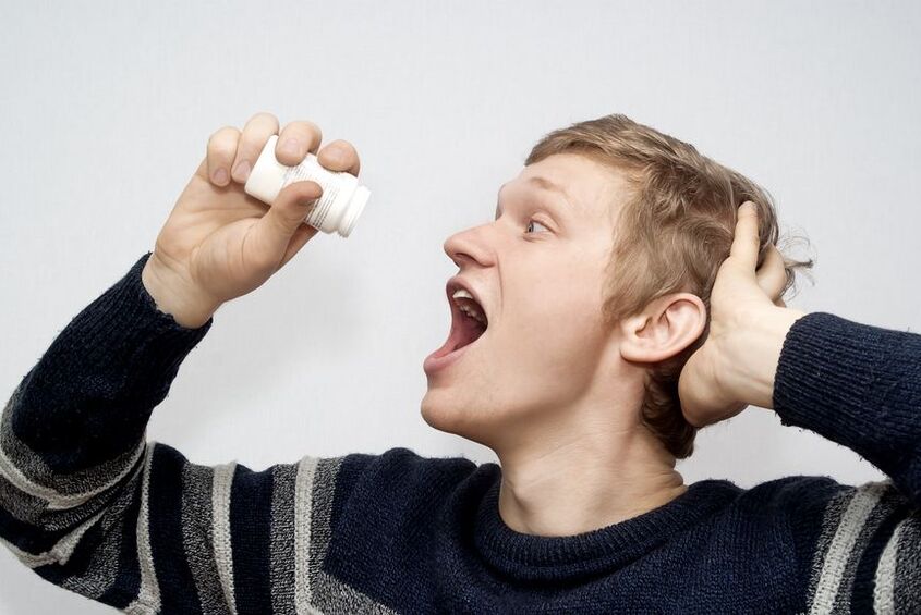 hombre tomando drogas para la potencia